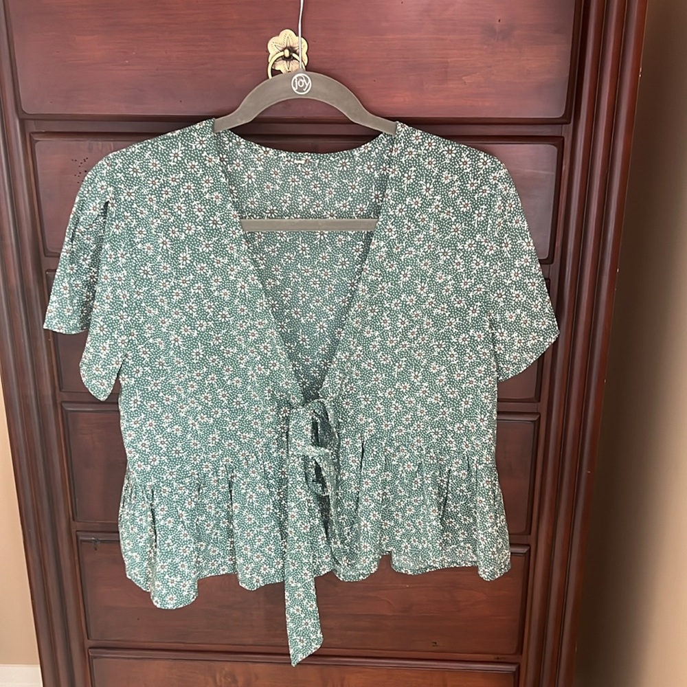 SHEIN Green Ditsy Floral Top Medium V Neck With Bow Detail